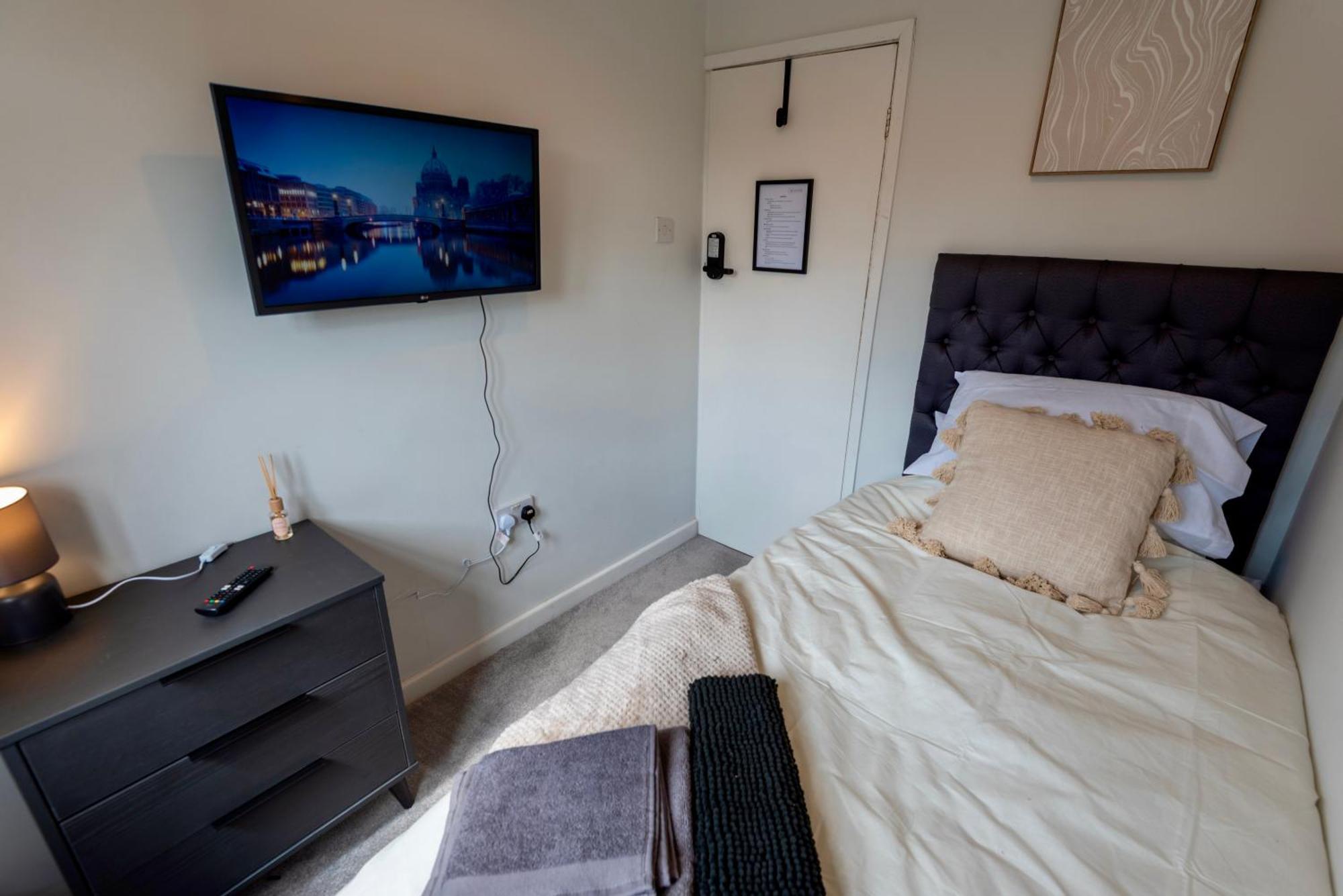Single Room In Brand New 5 Bedroom Home BW Room 2 Solihull Esterno foto